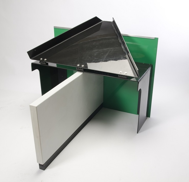 Configurazione ad angolo per l'allevamento dei maialini Cappuccio nero pieghevole in HDPE per suinetti, realizzato su misura