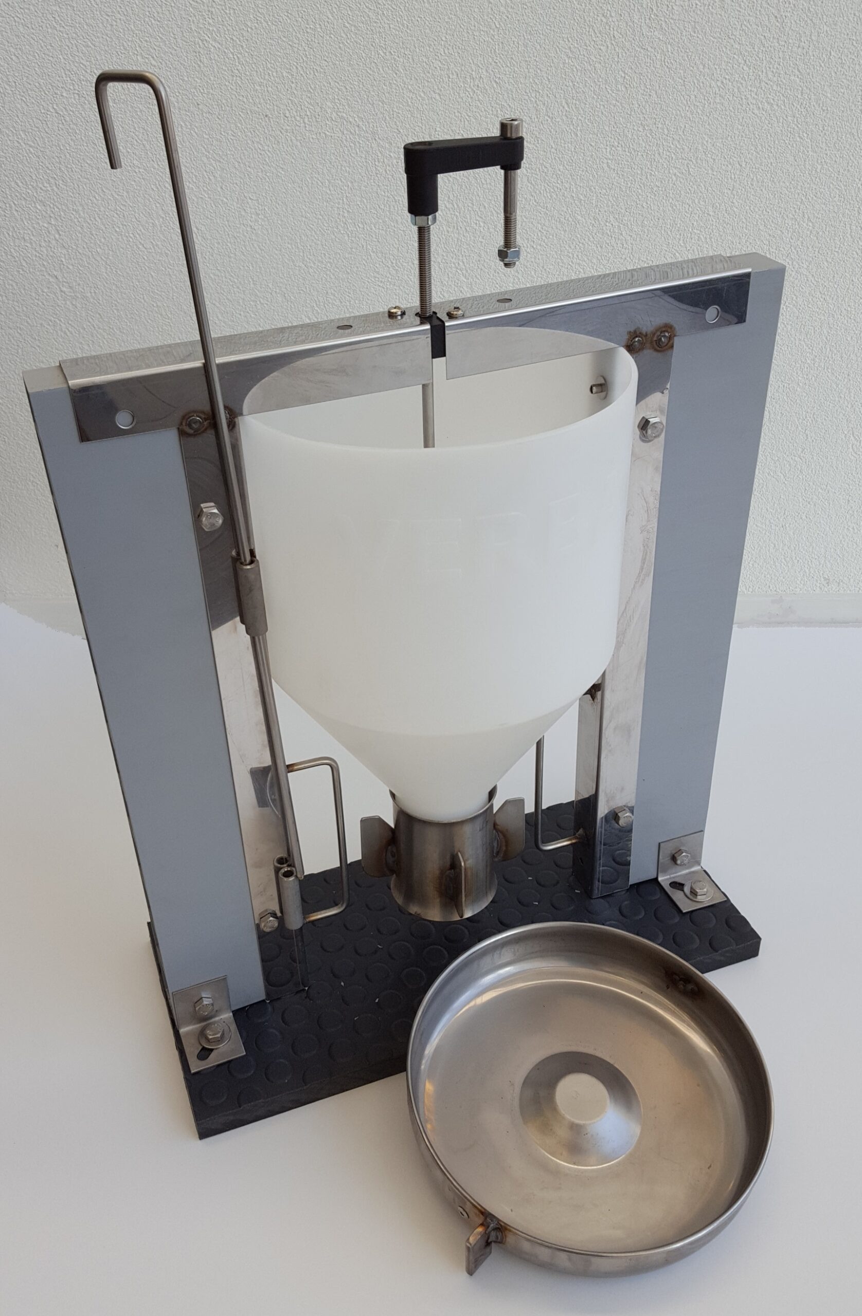 Alimentatore per maialini con mangiatoia rimossa
