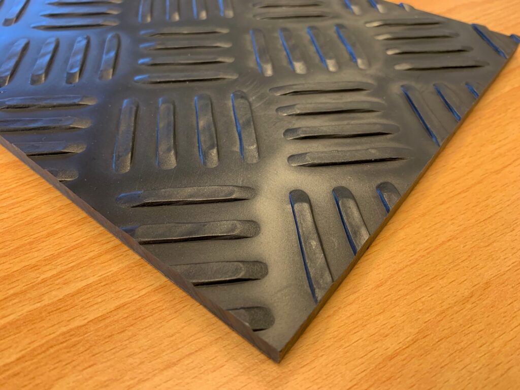 Piastra in plastica da posizionare sotto la mangiatoia dei maiali